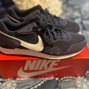 Nike Venture Runner Size 12